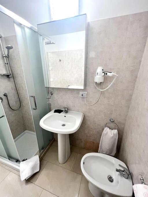 Hotel Virginia Apartaments - Stazione Termini Roma Exterior foto